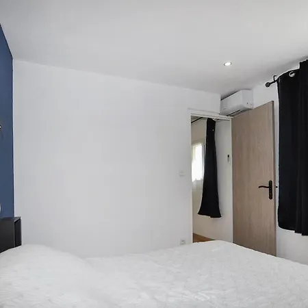 2 Bedroom Awesome In بيت للعطل بيربينيو