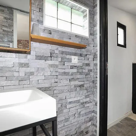 2 Bedroom Awesome In Ferienhaus